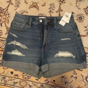 NWT Hollister Curvy High-Rise Mom Short 3”